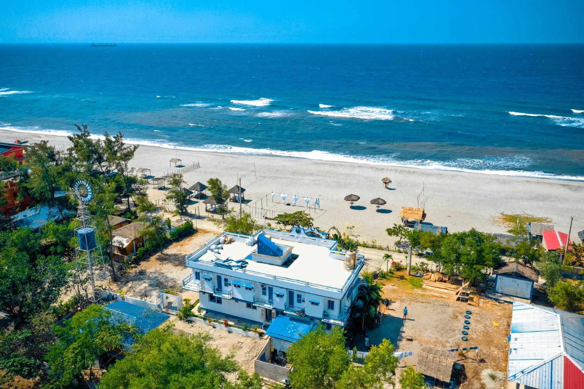 Club Monet Beachfront Resort By Cocotel Cabangan Exterior foto