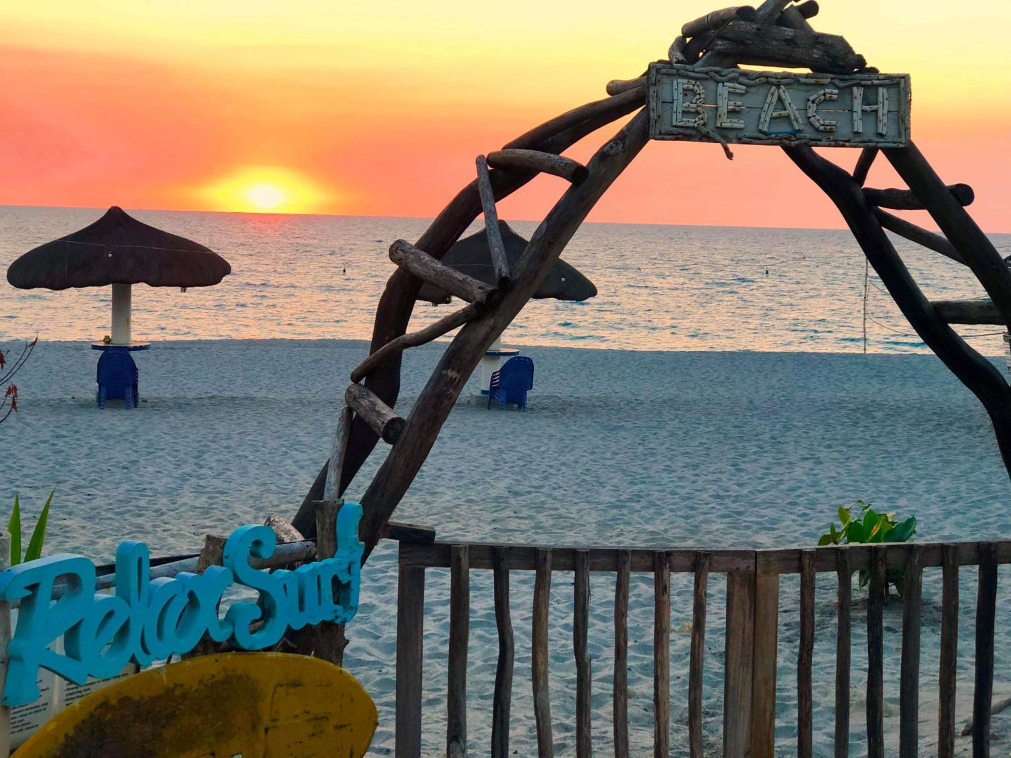 Club Monet Beachfront Resort By Cocotel Cabangan Exterior foto