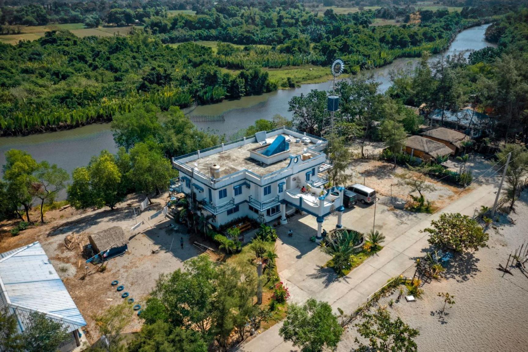 Club Monet Beachfront Resort By Cocotel Cabangan Exterior foto