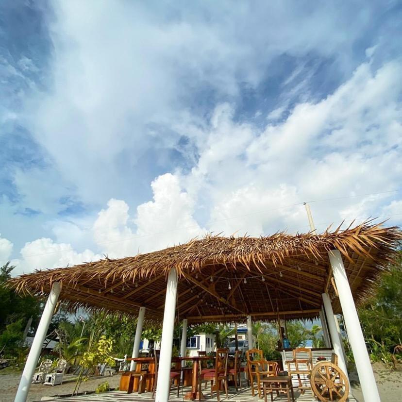 Club Monet Beachfront Resort By Cocotel Cabangan Exterior foto